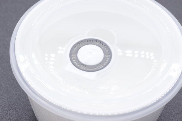 ダイソーの磁器保存容器のフタ