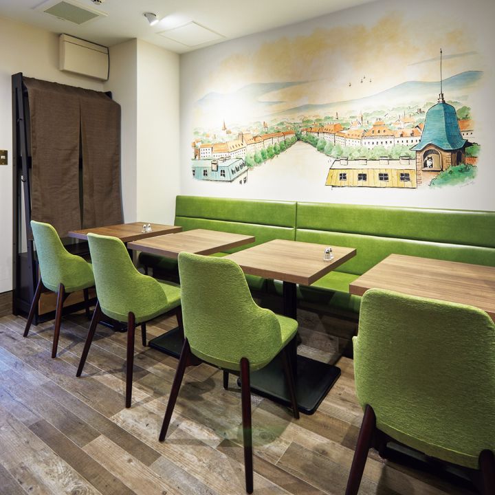 三鷹〈レストラン七條〉の店内