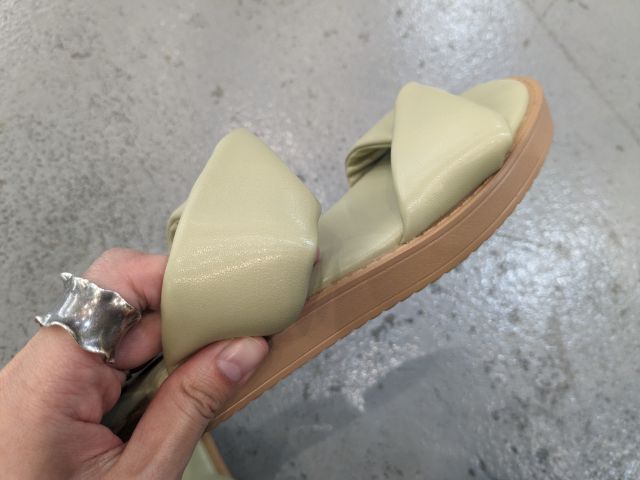 サンダルの質感
