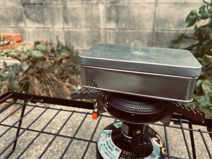 缶から煙が出る