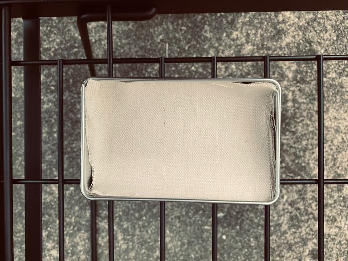 缶に布を詰める