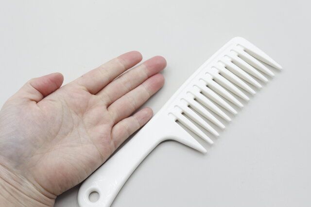 セリアのウェーブコーム 大のサイズ感