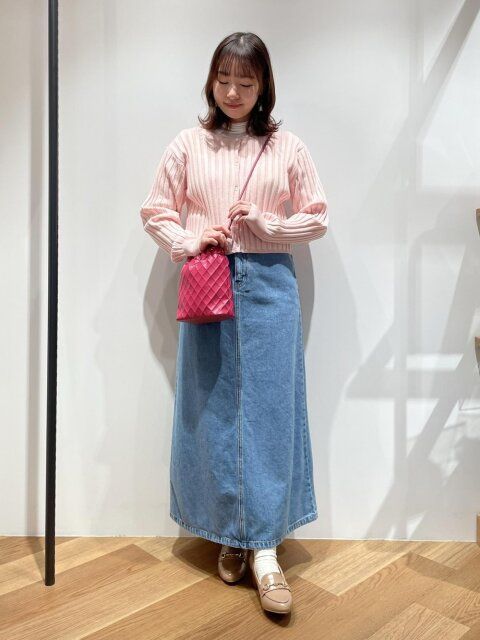 春のデニムスカートコーデ