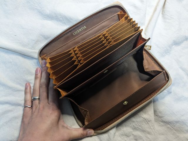 財布の内側全体