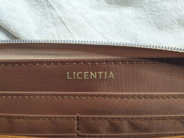 財布の内側ロゴ