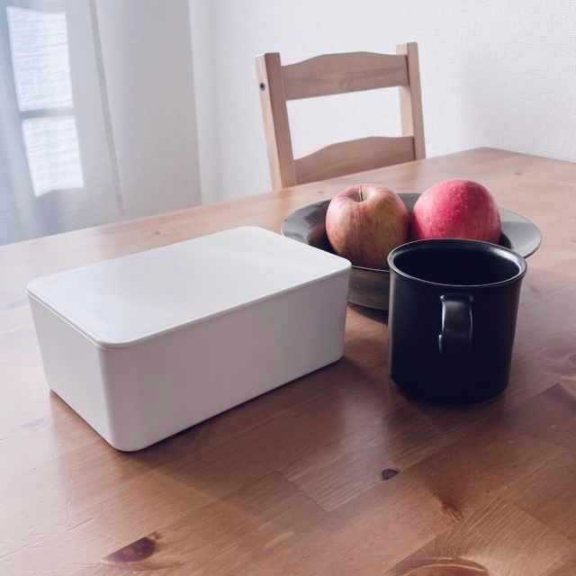 ケースを食卓に置いた写真