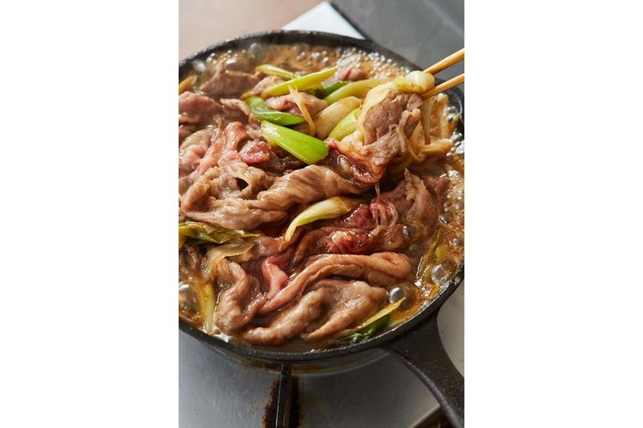 熱々トロトロのねぎが後を引く“長ねぎたっぷりすき焼き”