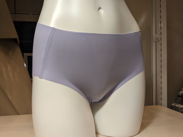 パープルのシームレスショーツ