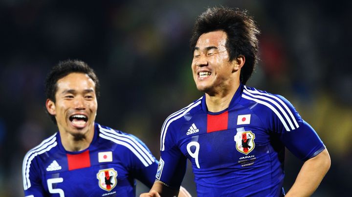 岡崎慎司の現役引退、盟友たちが惜別メッセ！同じ歳の長友佑都は「喧嘩もしたけど心からリスペクト」