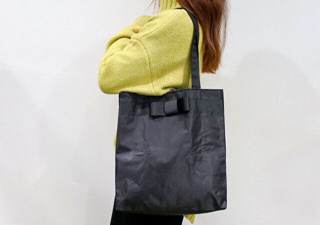 ローラ アシュレイの付録の黒バッグ