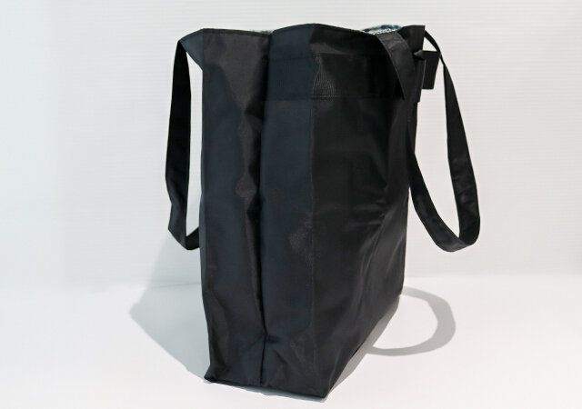 ローラ アシュレイの付録の黒バッグ