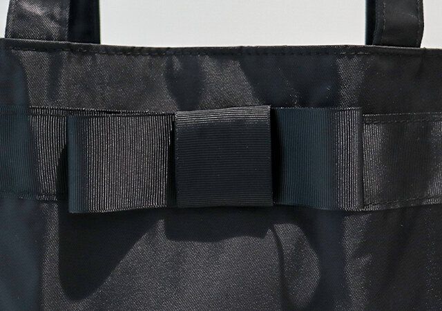 ローラ アシュレイの付録の黒バッグ