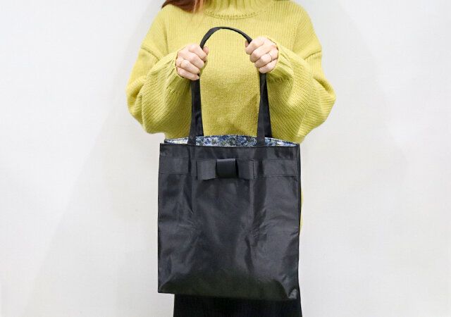 ローラ アシュレイの付録の黒バッグ