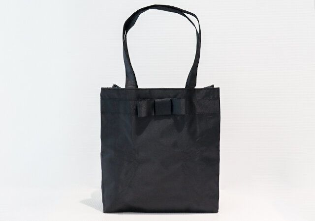 ローラ アシュレイの付録の黒バッグ