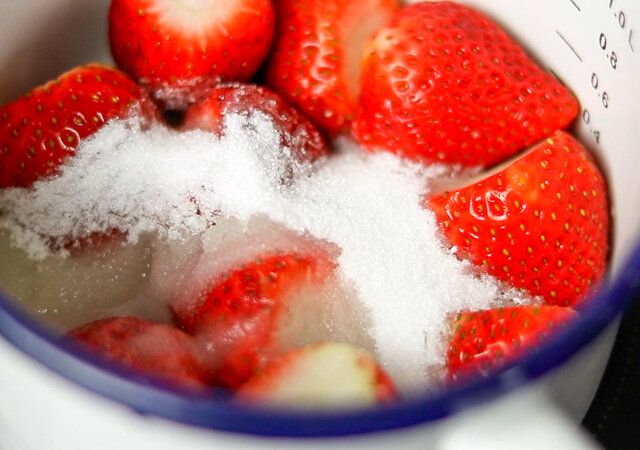 レシピ いちごのコンフィチュール いちごを煮る