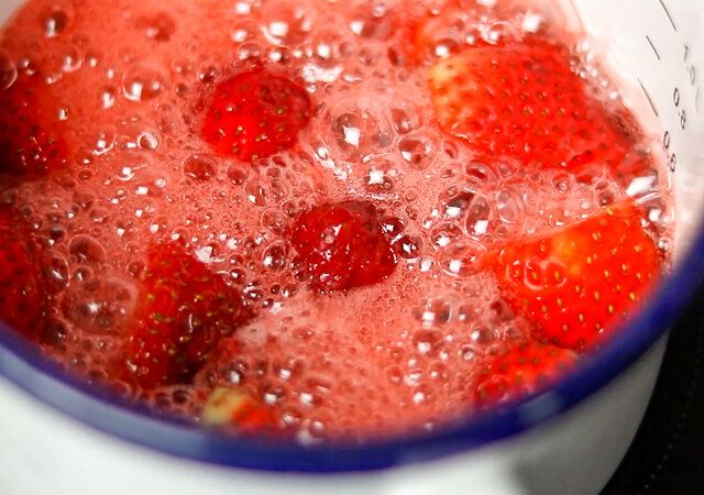 レシピ いちごのコンフィチュール いちごを煮る