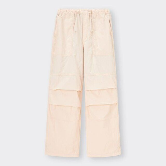 GUのライトオレンジのテックパラシュートプルオンパンツ