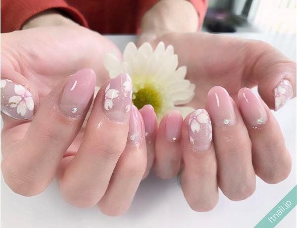 ネイルサロンメィプルが投稿したネイルデザイン [photoid:I0033140] via Itnail Design (728705)