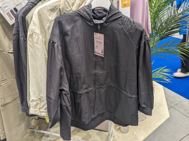 撥水ギャザージャケット