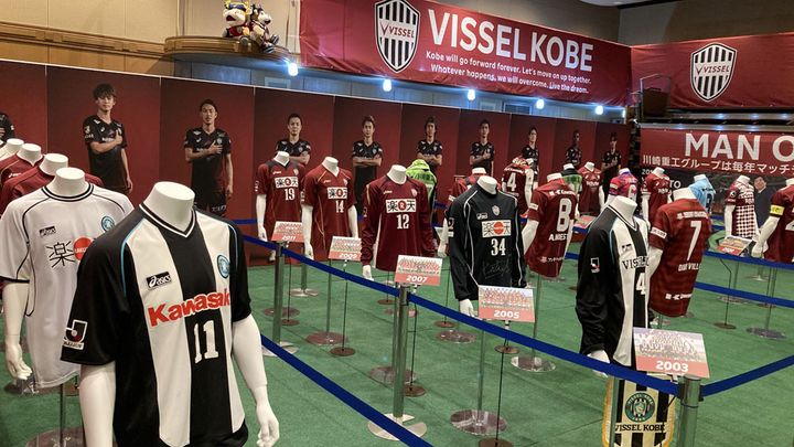 これは行きたい！ヴィッセル神戸企画展「VISSEL KOBE in カワサキワールド」が開催中 歴代ユニや優勝トロフィーを展示