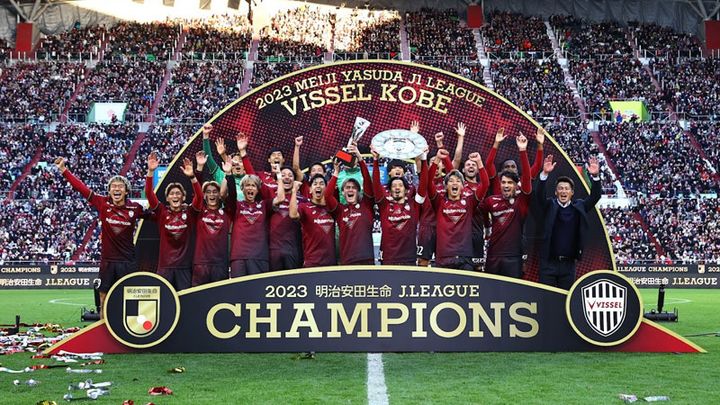 これは行きたい！ヴィッセル神戸企画展「VISSEL KOBE in カワサキワールド」が開催中 歴代ユニや優勝トロフィーを展示