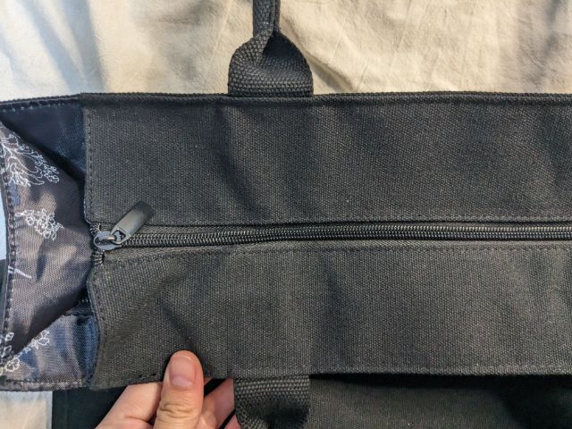 トートバッグのジッパー
