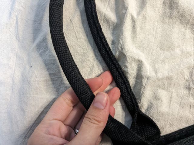 トートバッグの長い持ち手