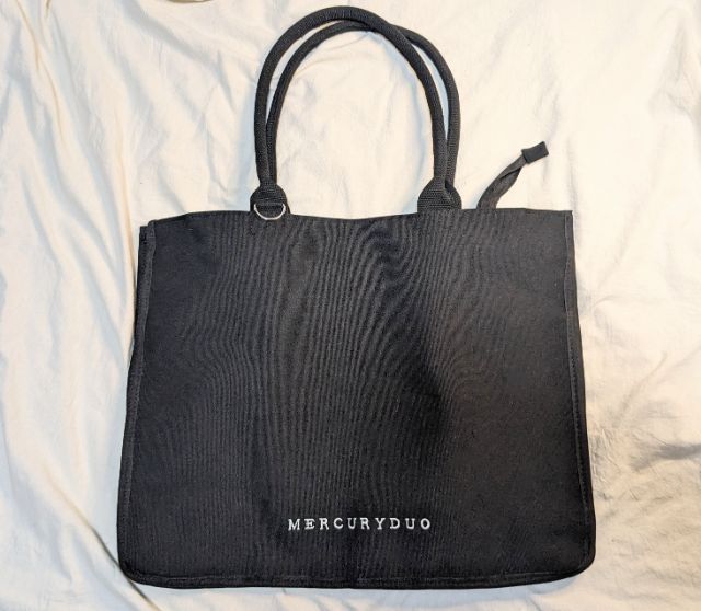 トートバッグのブラックカラー