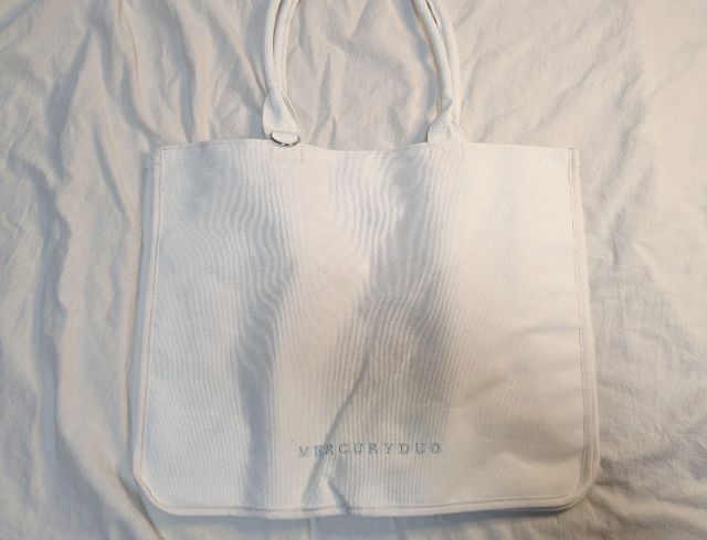 トートバッグのアイボリーカラー