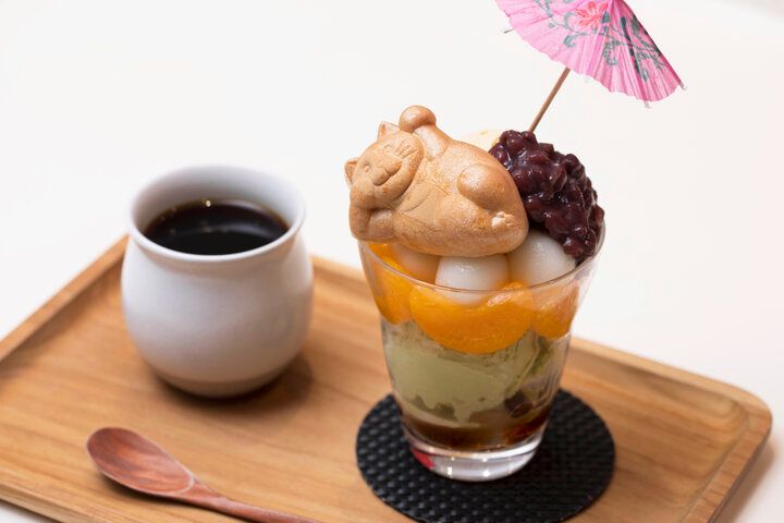 錦糸町の老舗和菓子屋「白樺 テルミナ店」で猫パフェ＆焼き団子を食べ比べ