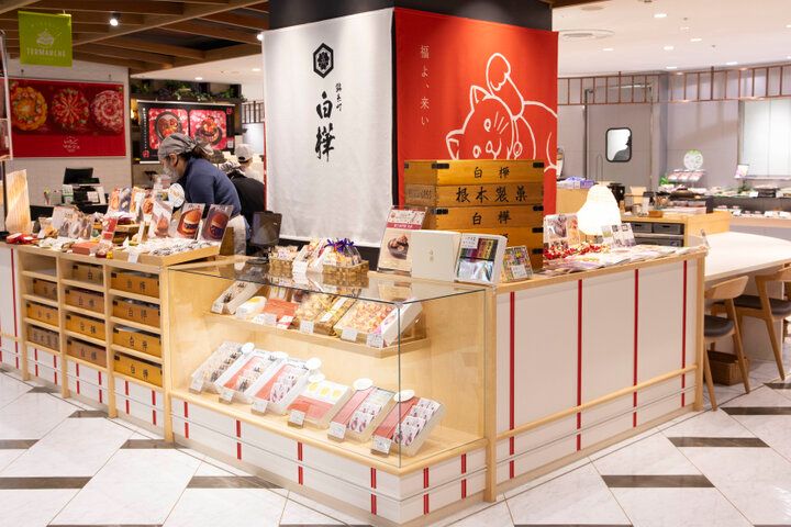 錦糸町の老舗和菓子屋「白樺 テルミナ店」で猫パフェ＆焼き団子を食べ比べ