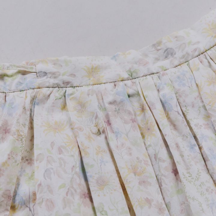 春に向けて手に入れたい、蝶の刺繍が舞う《ヤエカ》のフラワープリントスカート【マイスタンダードブック】