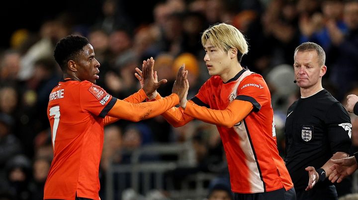 ルートン橋岡大樹、マンチェスター・シティ戦デビューで現地及第点 ハーランドが5ゴールの大暴れ