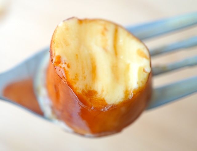 昨年から人気の続いているスイーツ「カヌレ」。毎日食べたいおいしい商品が揃う「セブンプレミアム」からそんなカヌレをアイスにした「７プレミアム ひとくちカヌレアイス」が2024年2月27日（火）に発売されました。見た目もカヌレな可愛い一口アイスを実食ルポ！ 