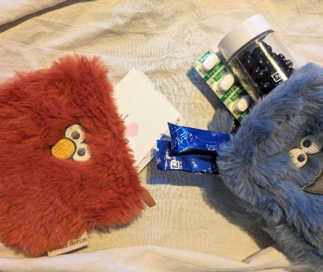 セサミストリート エルモ＆クッキーモンスターのふわふわポーチセット