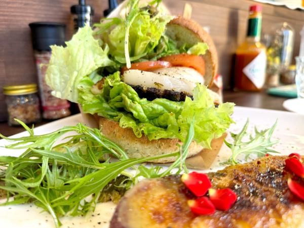 小さなカフェセルクルのハンバーガー