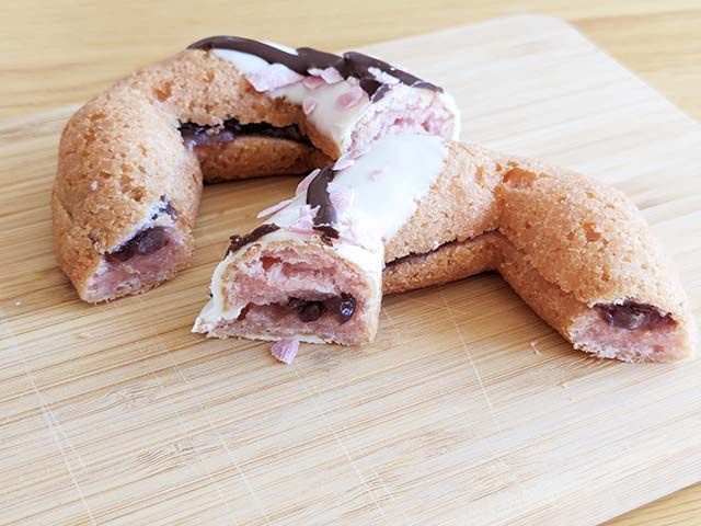 桜もちっとドーナツ 舞い桜断面