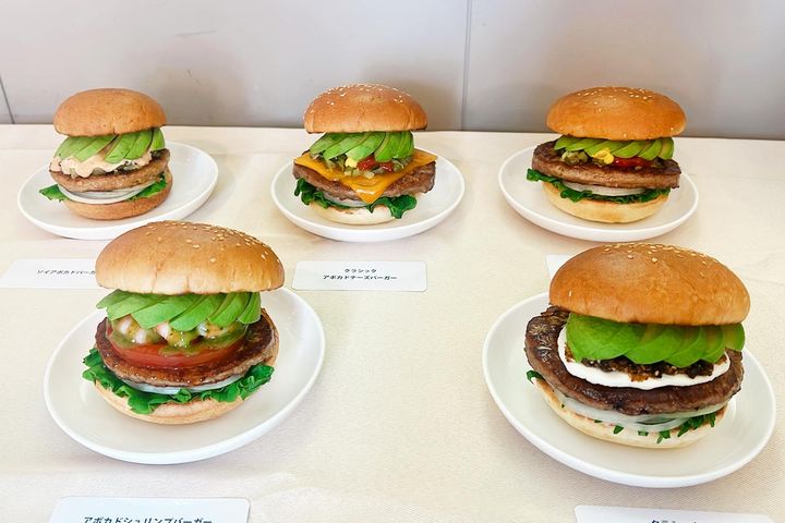 「フレッシュネスバーガー」“生アボカド”を使った、フレッシュな新作！