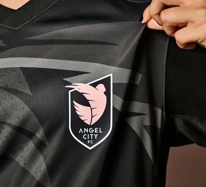 “なでしこ”遠藤純のエンジェル・シティFC、2024新ユニフォームを発表！「ENDO 18」シャツも購入可能