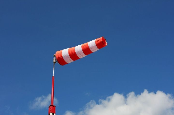 青空とウィンドソックス