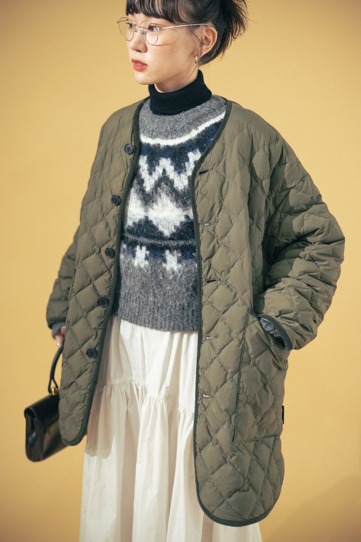 キルティングジャケットを“白スカート”でほんのり甘くアレンジ【FUDGE FRIEND おしゃれさんの毎日コーディネート vol.329｜UMI】