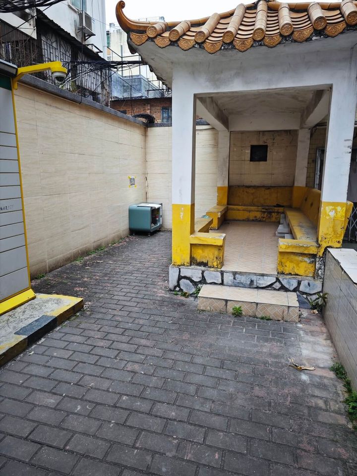 中国・広州に路地裏に置かれている野良猫専用スペース「街猫ボックス」