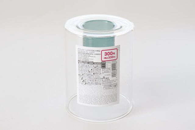 ダイソーのダブルウォールガラス花瓶（円筒型）と商品タグシール