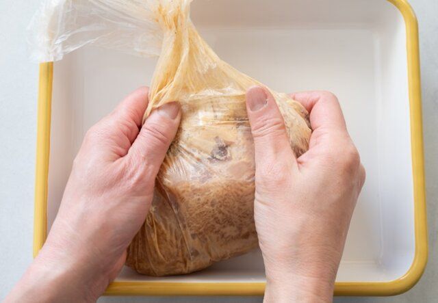 大雞排 ダージーパイ レシピ 卵と小麦粉を揉み込む