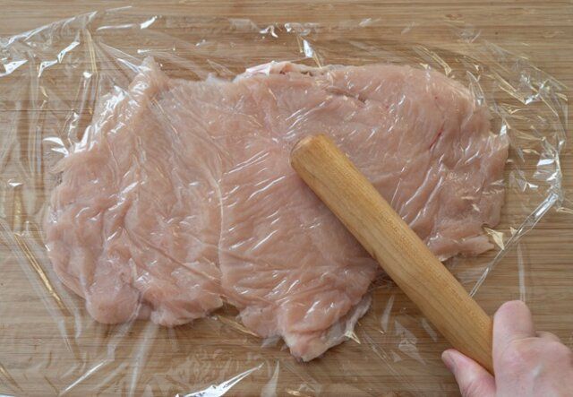 大雞排 ダージーパイ レシピ 鶏肉をたたく