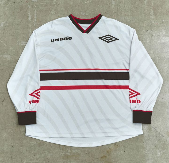 ベッカム時代の“SHARPユニ”がモチーフ！『UMBRO×BELPER×M TO R』トリプルコラボの新作コレクションが登場
