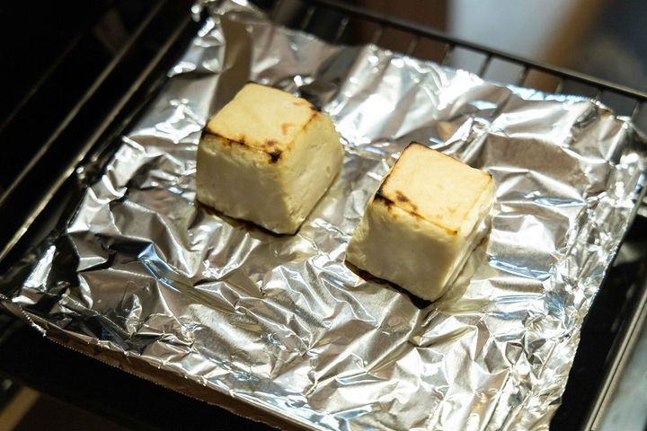 豆腐を焼く
