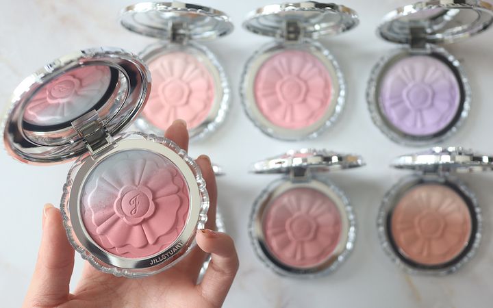 ジルスチュアートの「パステルペタル ブラッシュ」全スウォッチ！イエベ、ブルベ別のおすすめも紹介