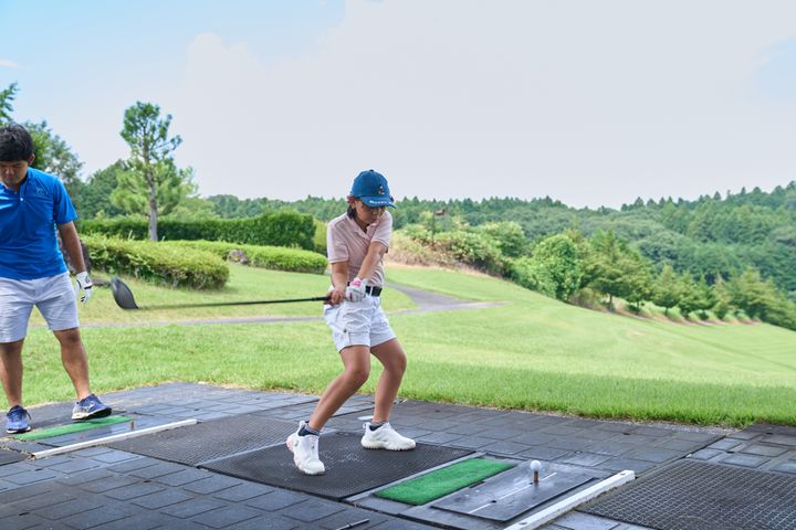 【親子ゴルファーあるある】クラブセットが親子間で“ヨコ移動”…!?