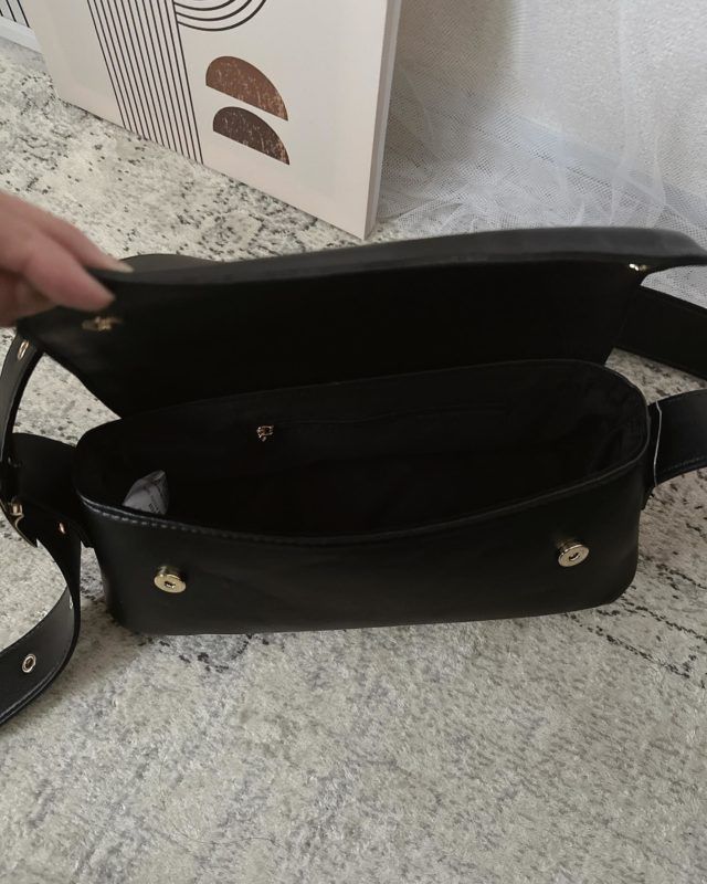 しまむら「横長ショルダー中身」